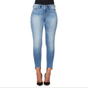 Good American Good Legs Raw Stagger Hem Light Wash Denim Blue Jeans BLUE007 20